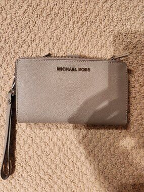 MICHAEL KORS WRISTLET GREY